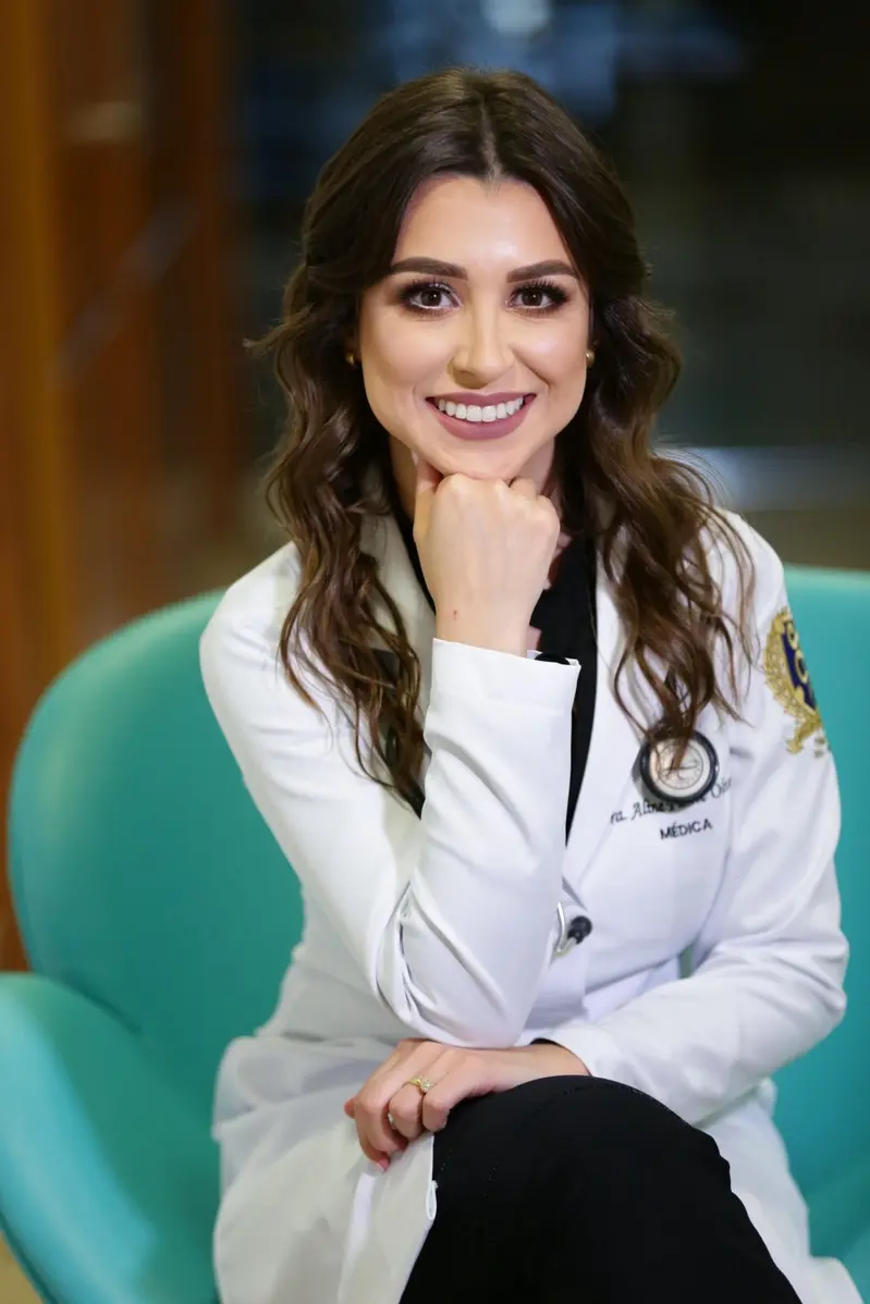 Dra. Aline Fante O. Carderelli — Médica especializada em saúde mental em Arapongas, tratamento de burnout